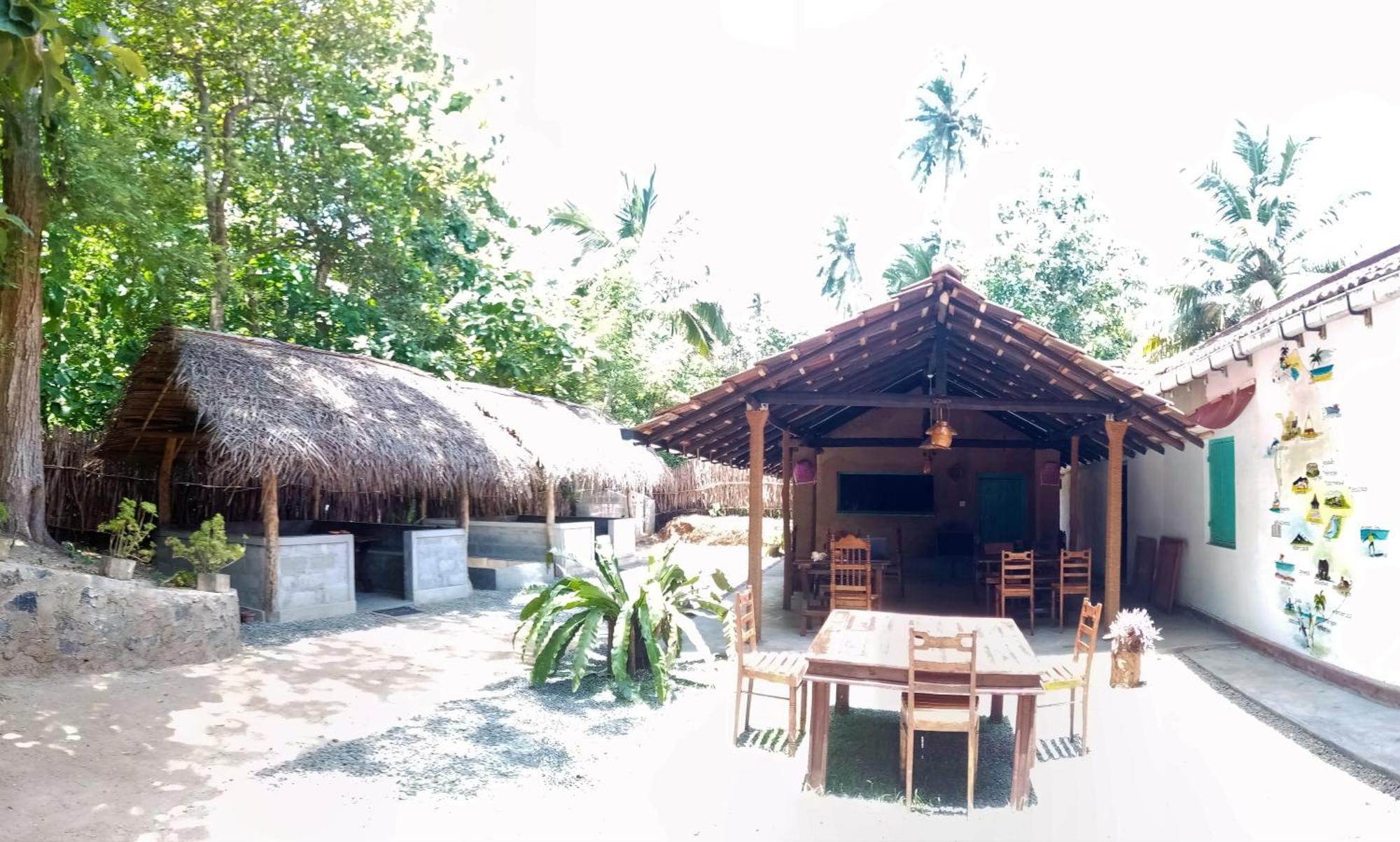 Lazy Monkey Surfhostel - Sri Lanka Dikwella Εξωτερικό φωτογραφία